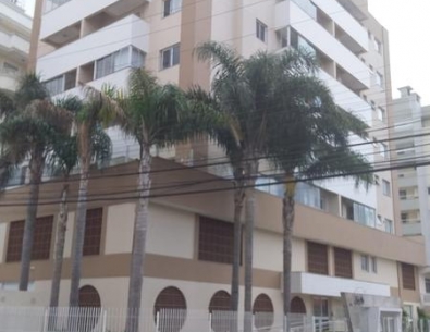 Apartamento de 3 dormitórios ( suíte), sacada e 2 garagens no bairro Floresta.
