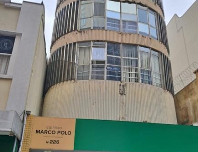 Sala comercial com 137 m² no Centro de Florianópolis.