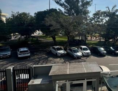 Prédio Comercial e Residencial no Balneário Estreito