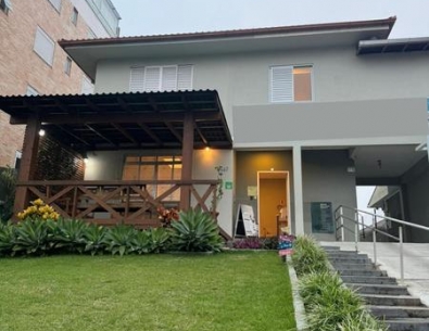 Excelente casa para uso comerical com terreno de 576m2 no Estreito