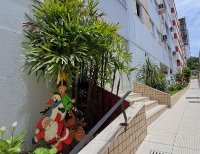 Apartamento de 3 dormitórios com , garagem e elevador em Coqueiros.