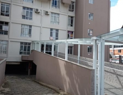 Kitinete com quarto separado,sem garagem,  em Capoeiras.