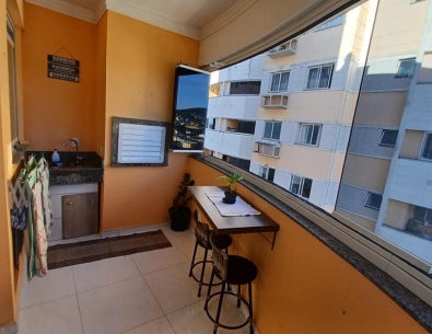 Apartamento com 2 dormitórios ( suíte), Sacada/churrasqueira e garagem no bairro Ipiranga.