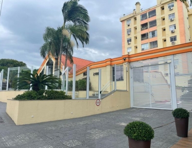 Apartamento de 2 dormitórios (suíte) e garagem em Coqueiros.
