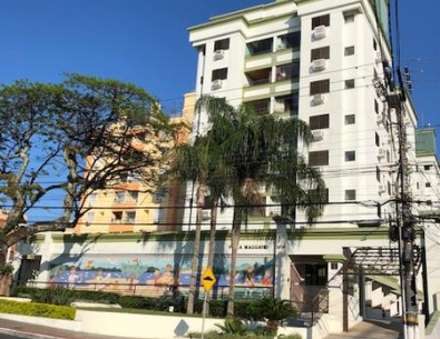 Apartamento Amplo na Praia da Saudade em Coqueiros com Lazer Completo e Vaga Coberta