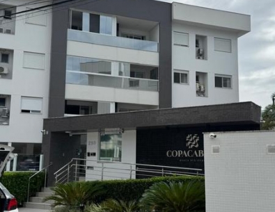 Apartamento no bairro Ingleses com 2 dormitórios (suíte) e 2 garagens.