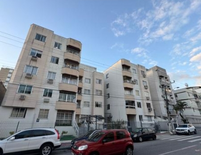 Apartamento com 2 Dormitórios e Elevador na Melhor Localização do Abraão.