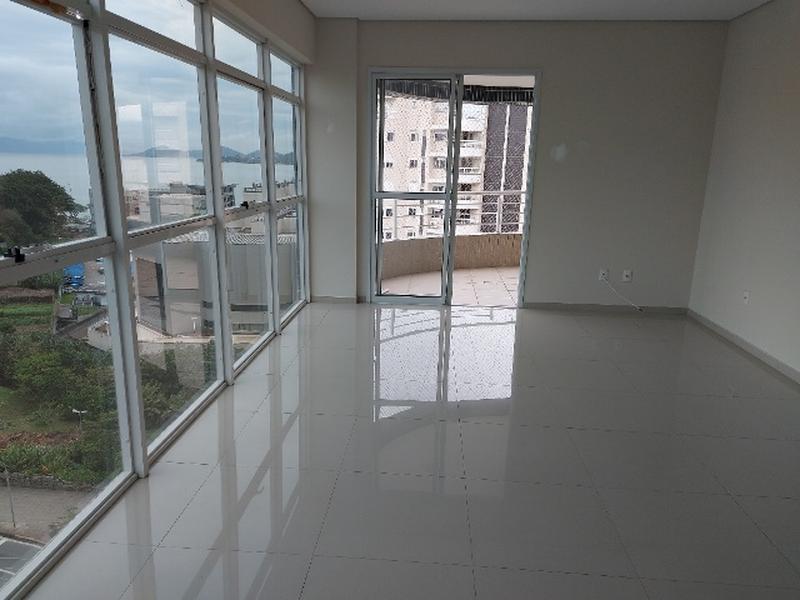 Apartamento com 3 dormitórios (suíte) à venda na Agronômica.