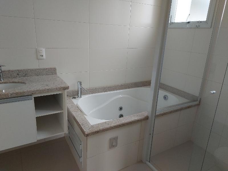 Apartamento com 3 dormitórios (suíte) à venda na Agronômica.