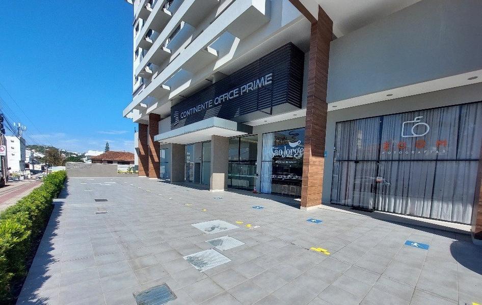 Excelente Sala Comercial em Capoeiras com garagem.