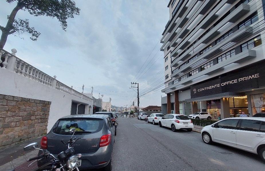 Excelente Sala Comercial em Capoeiras com garagem.