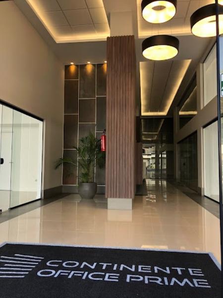 Excelente Sala Comercial em Capoeiras com garagem.