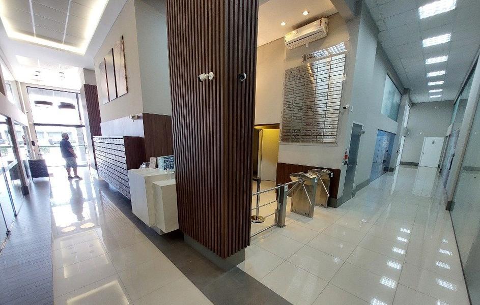 Excelente Sala Comercial em Capoeiras com garagem.