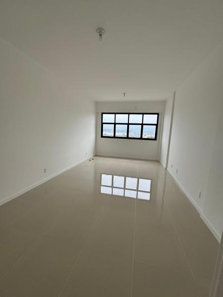 Excelente Sala Comercial em Capoeiras com garagem.