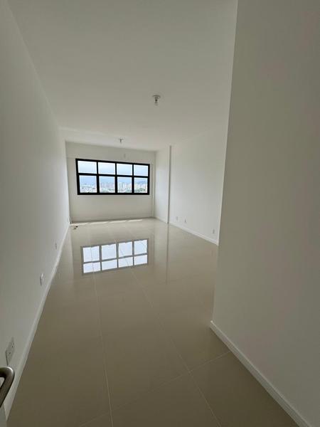 Excelente Sala Comercial em Capoeiras com garagem.