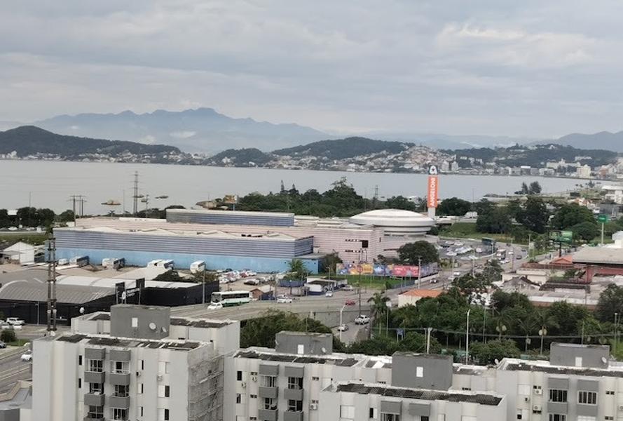 Excelente Sala Comercial em Capoeiras com garagem.