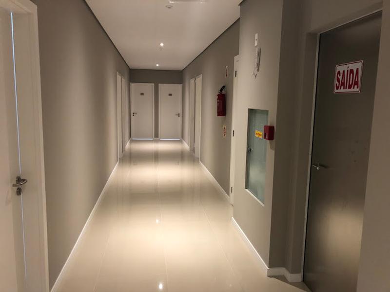 Excelente Sala Comercial em Capoeiras com garagem.