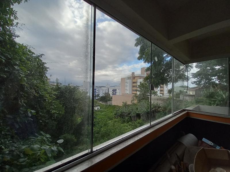 Casa  com 220m²  sendo 2 pavimentos na melhor localização do Itaguaçu.