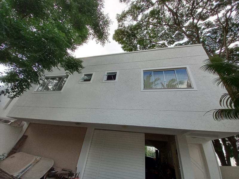Casa  com 220m²  sendo 2 pavimentos na melhor localização do Itaguaçu.
