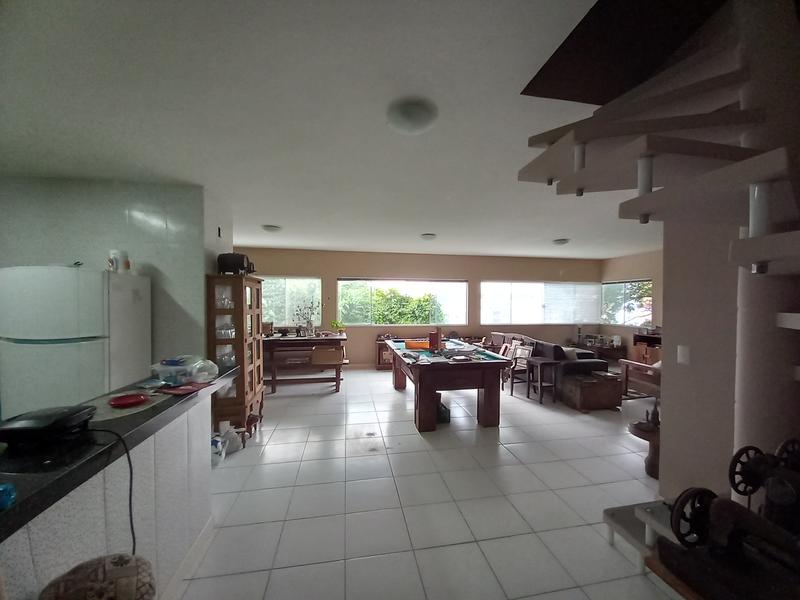 Casa  com 220m²  sendo 2 pavimentos na melhor localização do Itaguaçu.