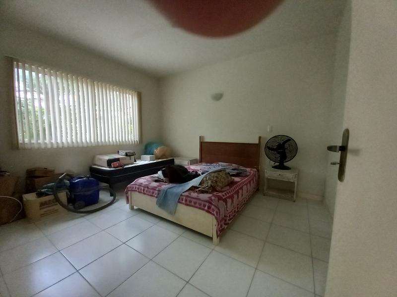 Casa  com 220m²  sendo 2 pavimentos na melhor localização do Itaguaçu.