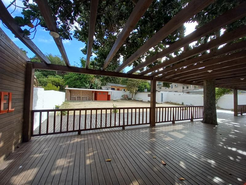 Lindo terreno na praia das Palmeiras no bairro Itaguaçu.