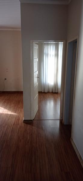 Casa com 2 dormitórios e terreno de 300m² no bairro Estreito.