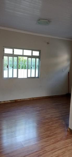 Casa com 2 dormitórios e terreno de 300m² no bairro Estreito.