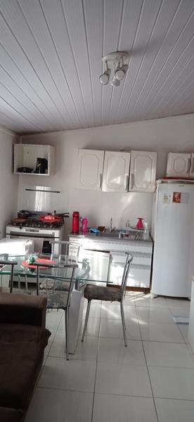 Casa com 2 dormitórios e terreno de 300m² no bairro Estreito.
