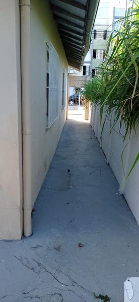 Casa com 2 dormitórios e terreno de 300m² no bairro Estreito.