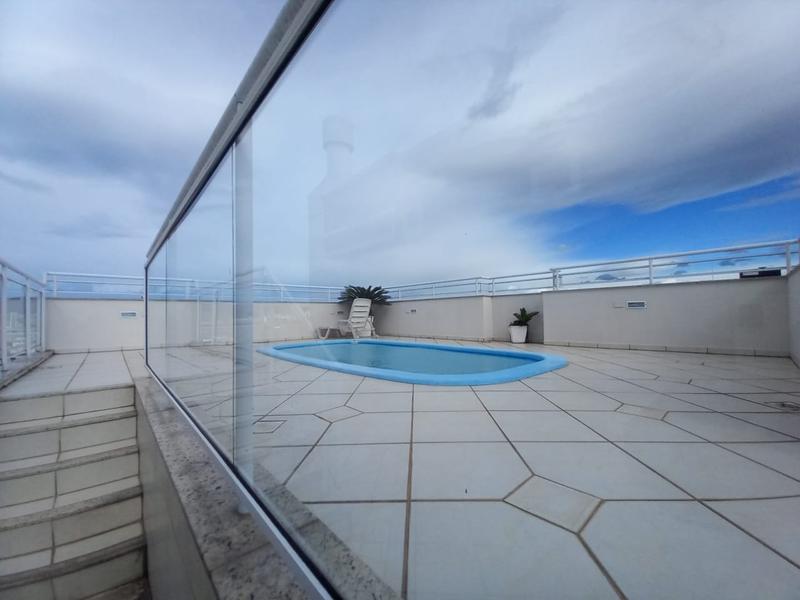 Cobertura com piscina e 4 vagas de garagem no Estreito.