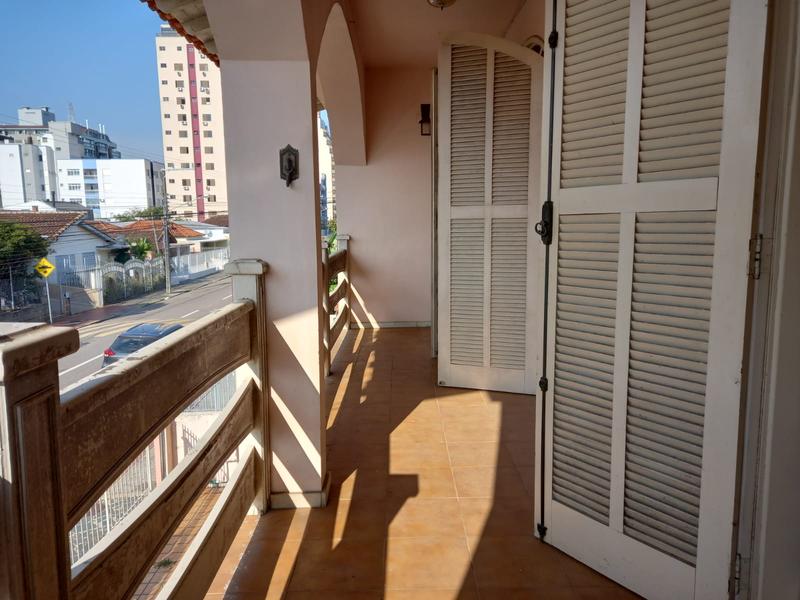Casa com 238m² construídos no Balneário Estreito.