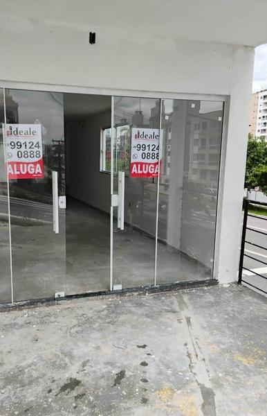 Sala térrea comercial de esquina na melhor localização do Abraão.