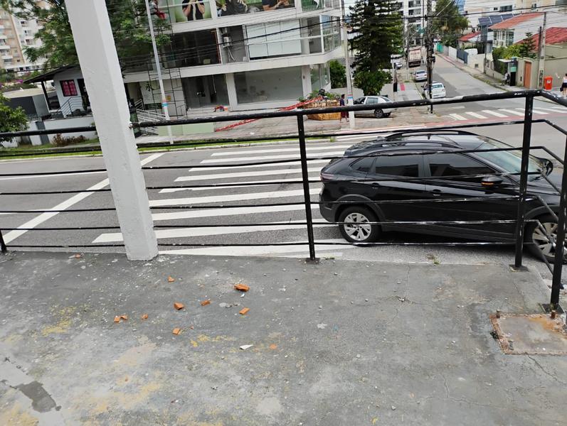 Sala térrea comercial de esquina na melhor localização do Abraão.