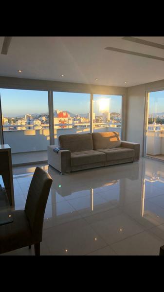 Cobertura plana com 3 garagens no Estreito.
