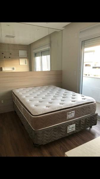 Cobertura plana com 3 garagens no Estreito.