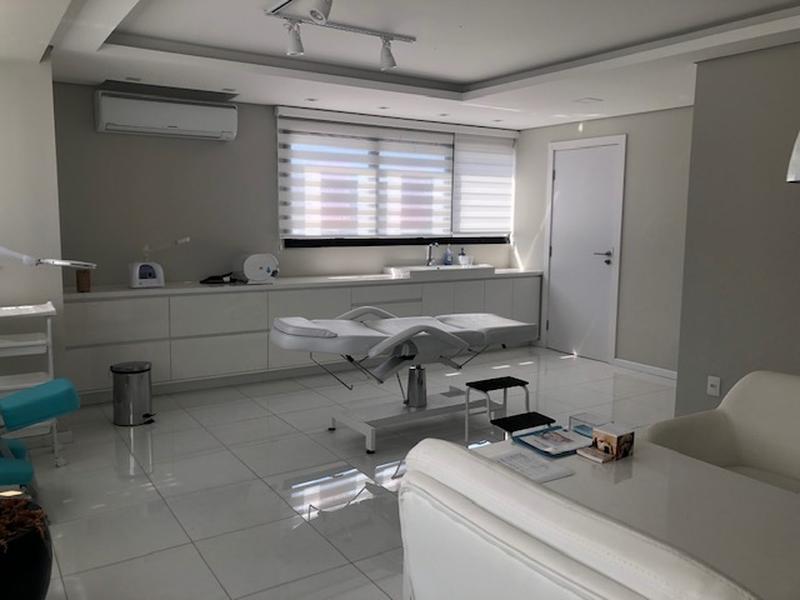 Sala comercial com garagem em Coqueiros.
