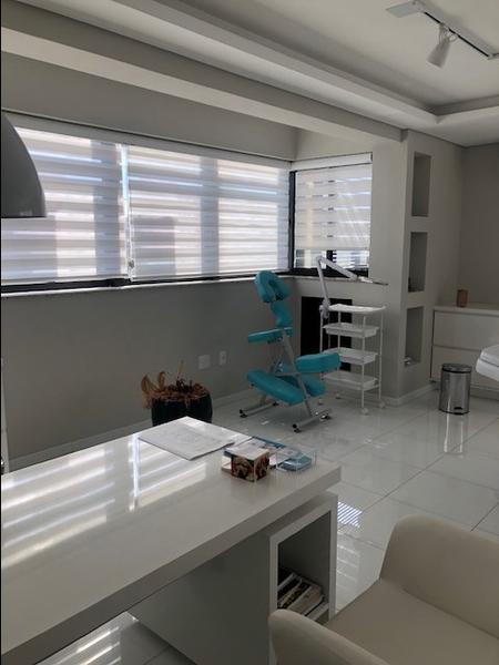 Sala comercial com garagem em Coqueiros.