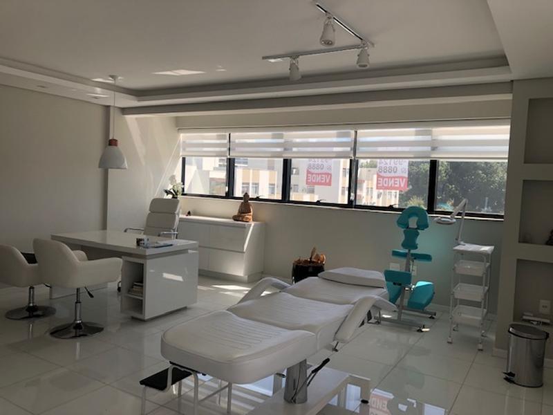 Sala comercial com garagem em Coqueiros.