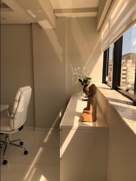 Sala comercial com garagem em Coqueiros.