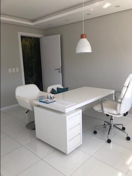 Sala comercial com garagem em Coqueiros.