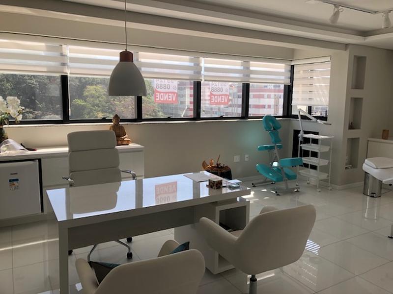 Sala comercial com garagem em Coqueiros.