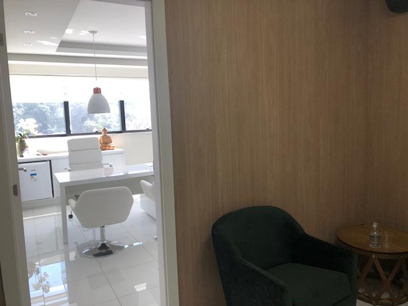 Sala comercial com garagem em Coqueiros.