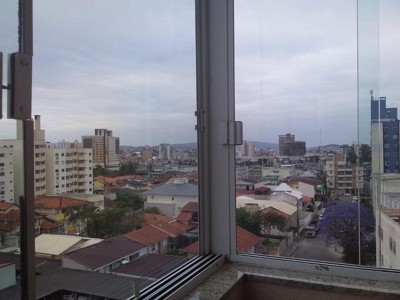 Apartamento de 3 dormitórios ( suíte), sacada e 2 garagens no bairro Floresta.