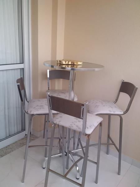 Apartamento de 3 dormitórios ( suíte), sacada e 2 garagens no bairro Floresta.