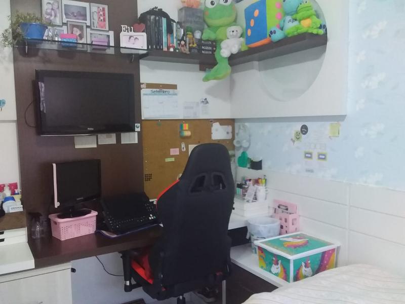 Apartamento de 3 dormitórios ( suíte), sacada e 2 garagens no bairro Floresta.