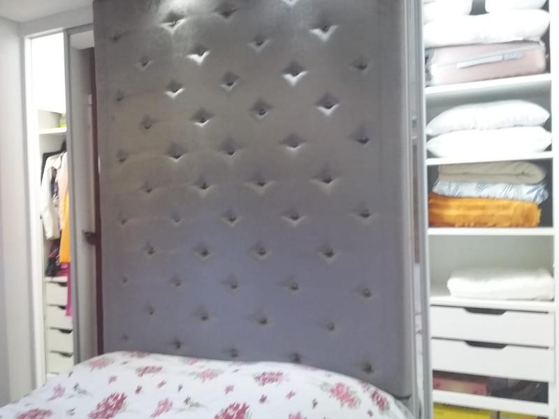 Apartamento de 3 dormitórios ( suíte), sacada e 2 garagens no bairro Floresta.