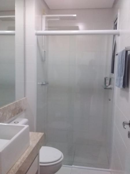 Apartamento de 3 dormitórios ( suíte), sacada e 2 garagens no bairro Floresta.