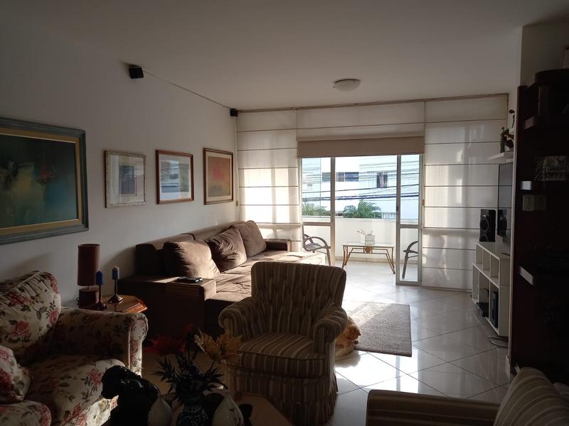 Apartamento com 138m² , sacada e garagem no bairro Itaguaçú.