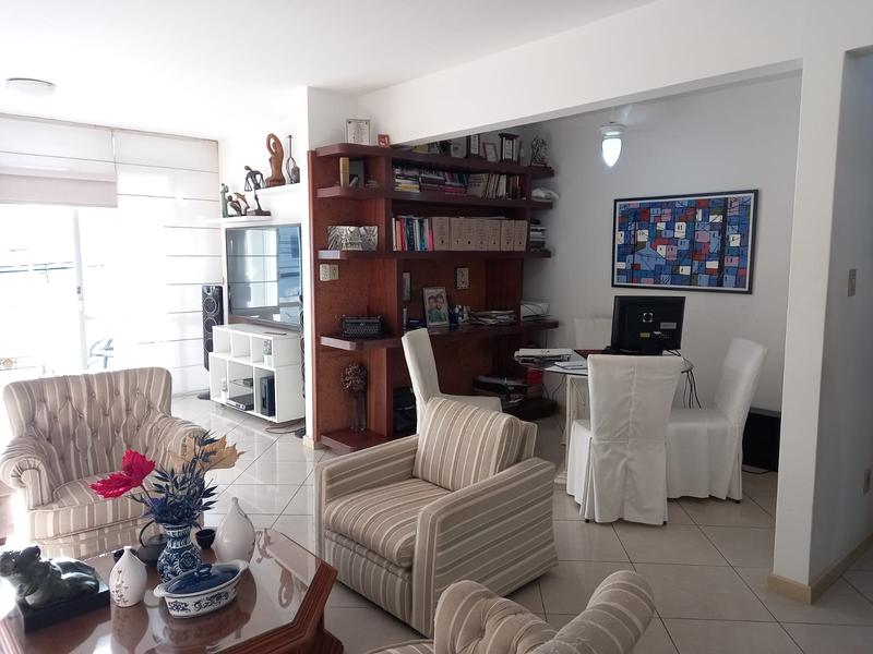 Apartamento com 138m² , sacada e garagem no bairro Itaguaçú.